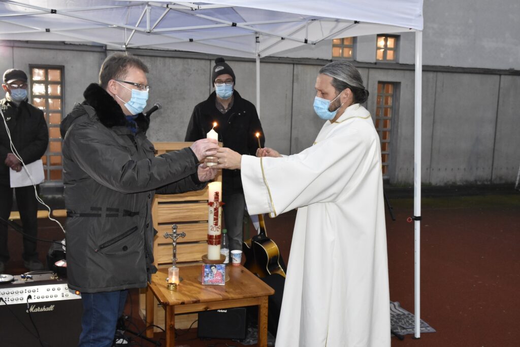 In gevangenschap hoopvol uitkijken naar het Vredeslicht In gevangenschap hoopvol uitkijken naar het Vredeslicht