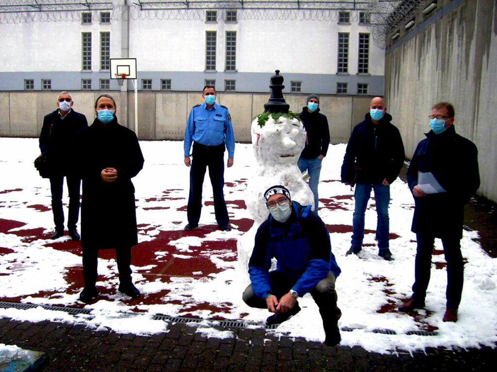 Van advent naar Kerstmis met ‘gedetineerde’ sneeuwpop ‘Elvis’ Van advent naar Kerstmis met ‘gedetineerde’ sneeuwpop ‘Elvis’